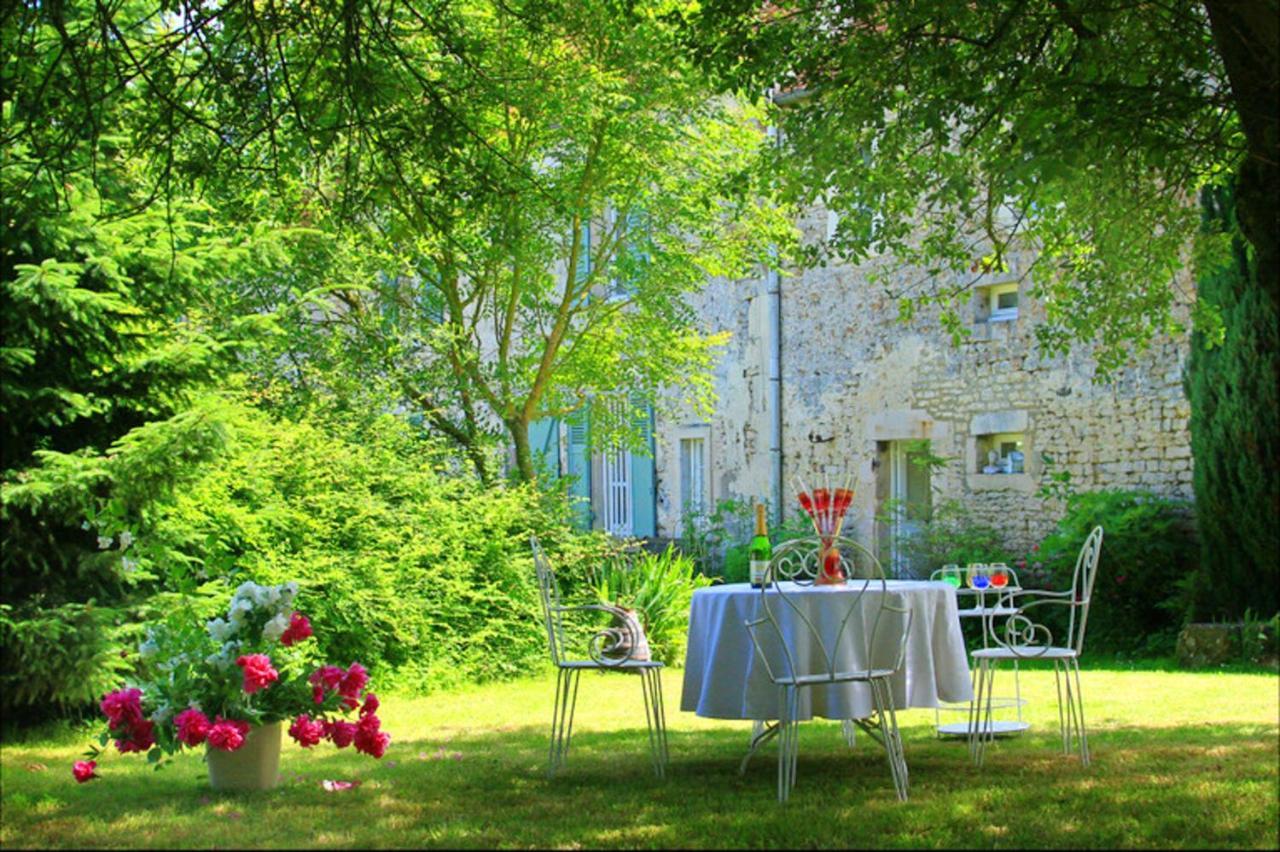 Maison Charmante A Ri Avec Jardin Et Terrasse Villa Ri Exterior photo